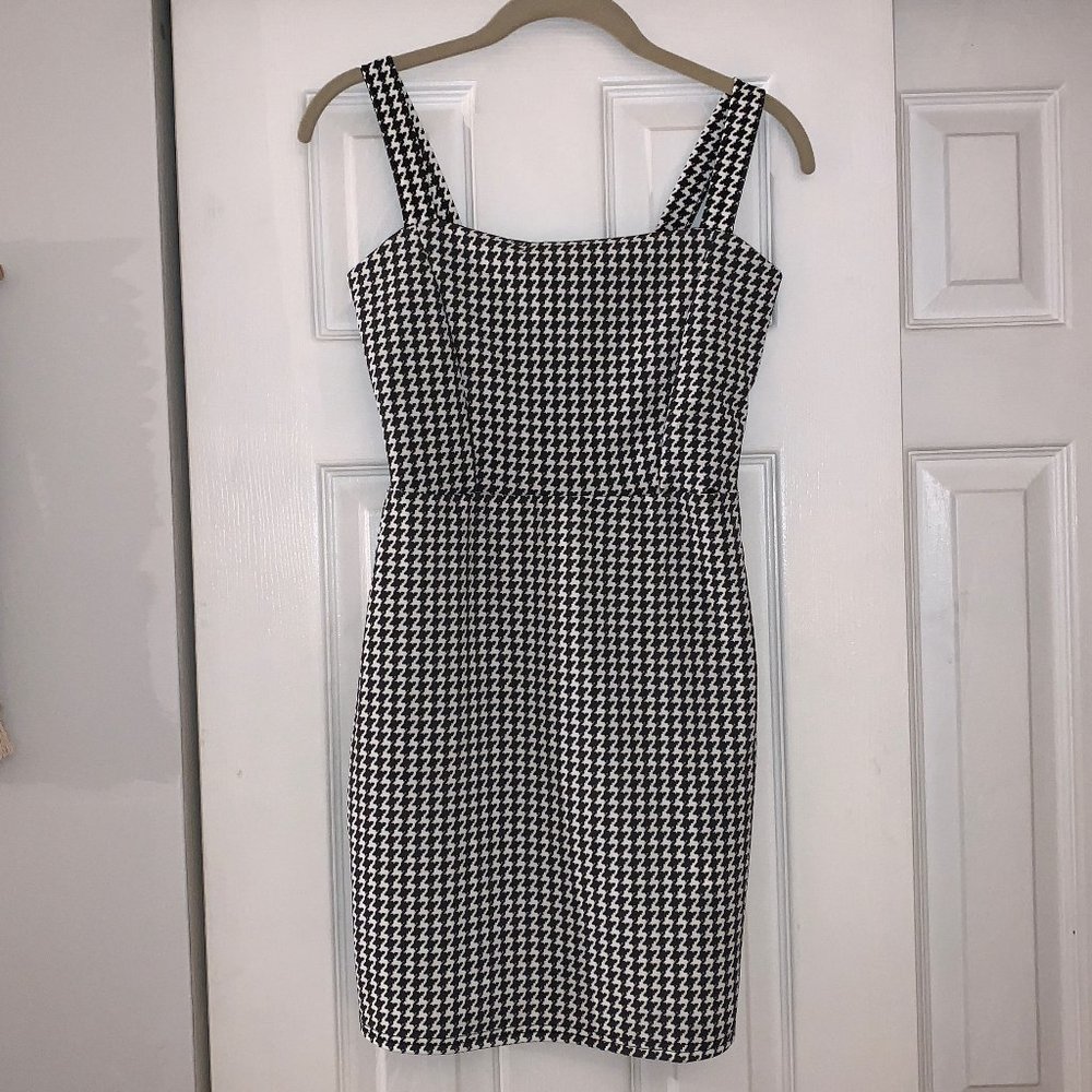 NWT Black Dogstooth Print Pinafore Dress